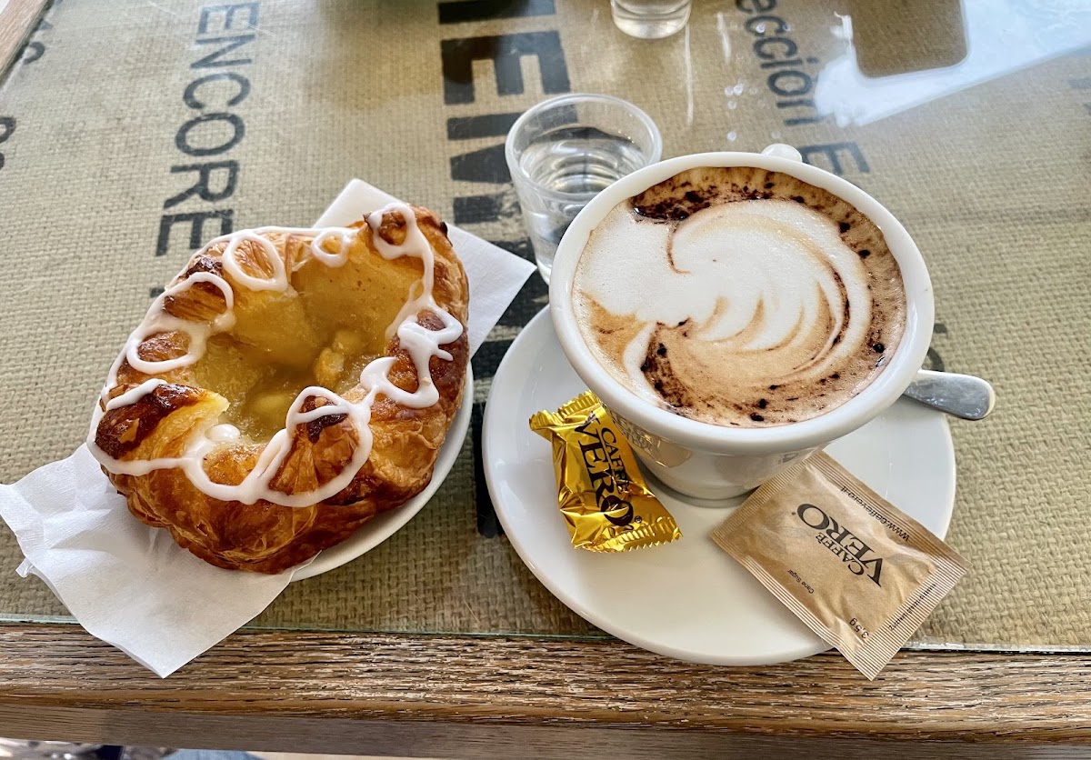 White Caffe Di Gambaretto Alberto Photo 9