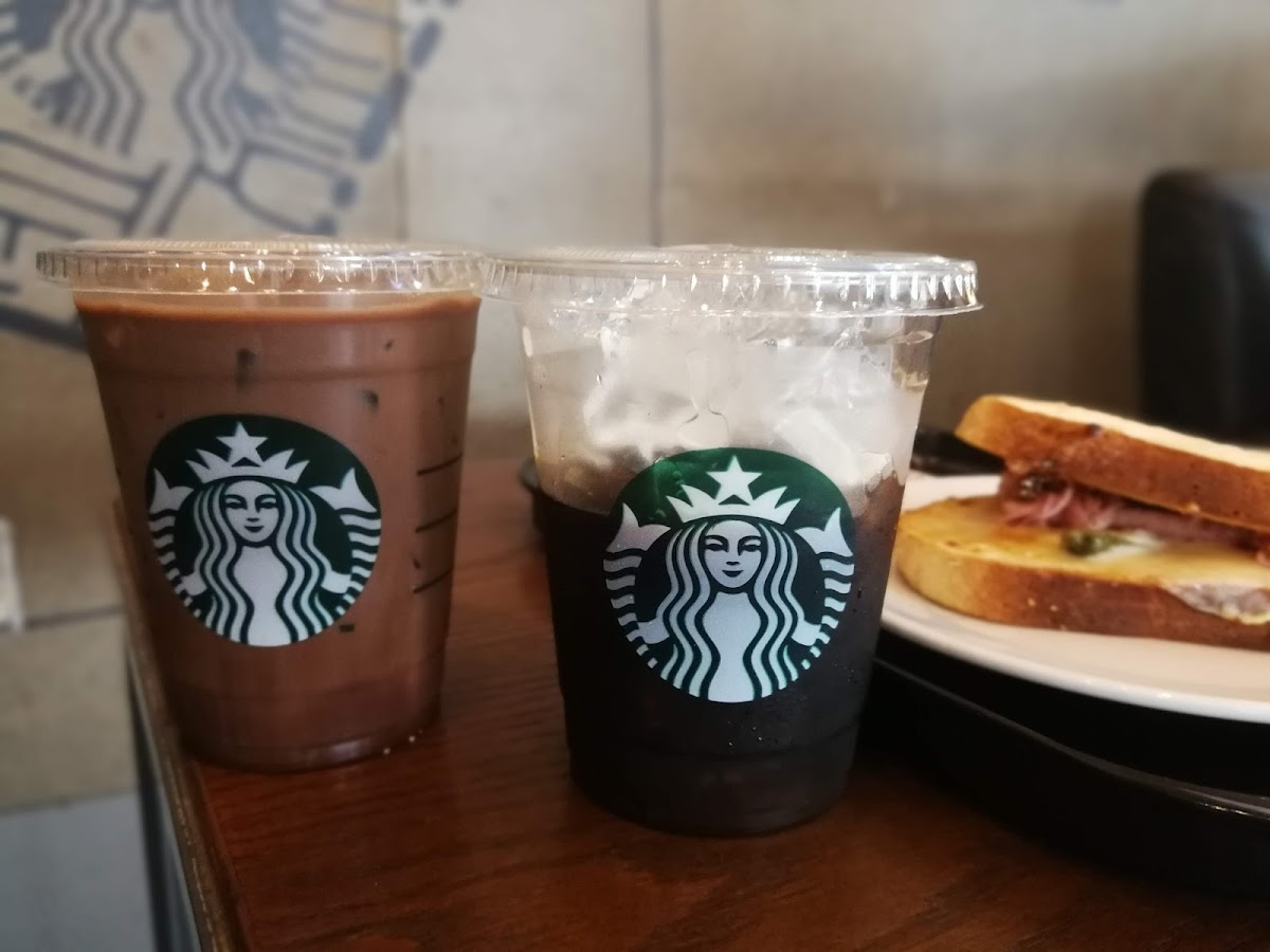 Starbucks Reserve (Central Hatyai) Photo 9