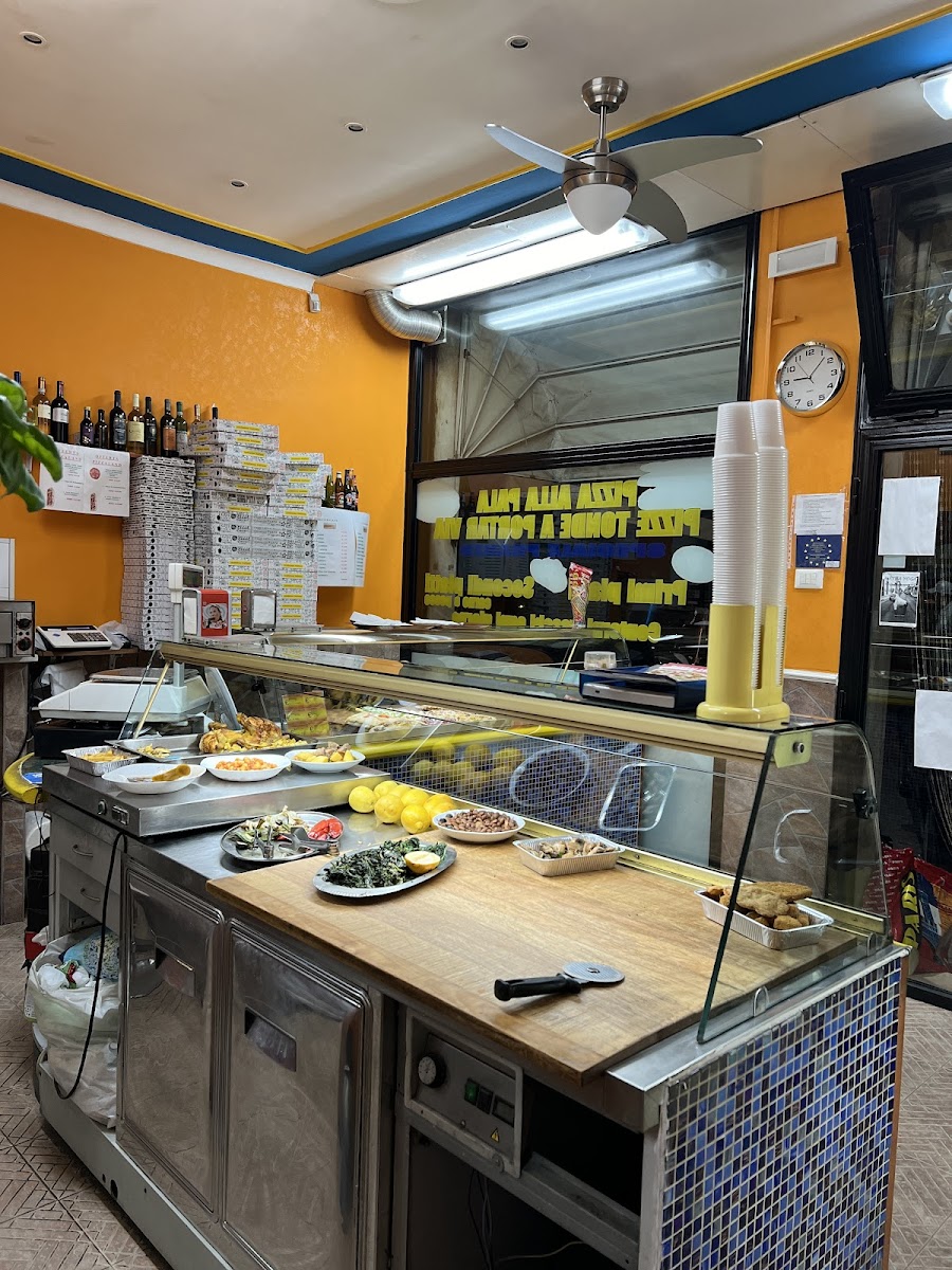 Pizzeria Pizza Land Photo 3