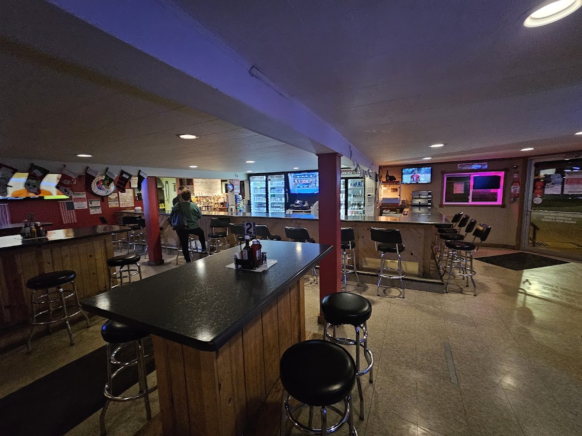 Showboat Burgers and Beer Photo 4