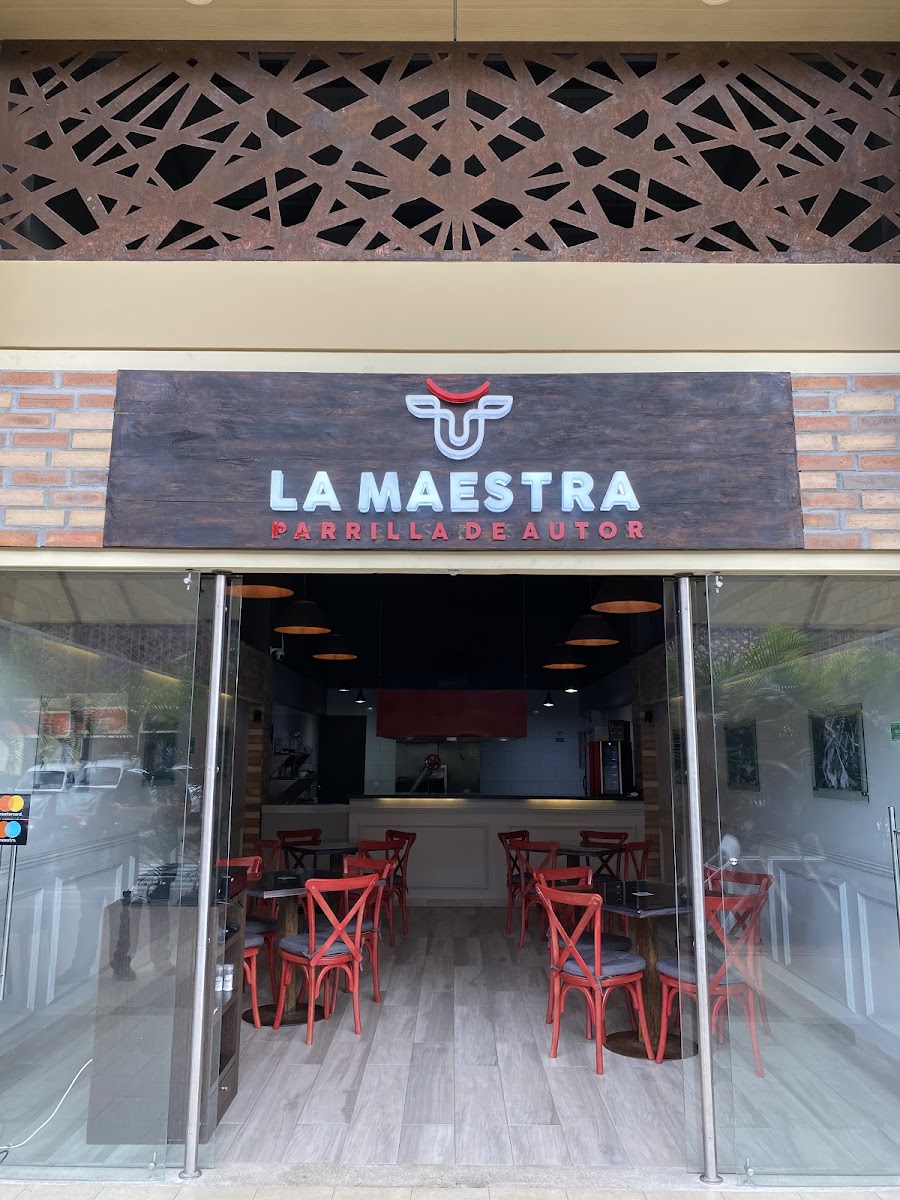 La Maestra