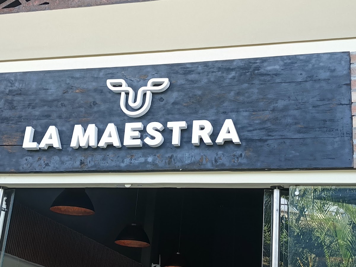 La Maestra Photo 3