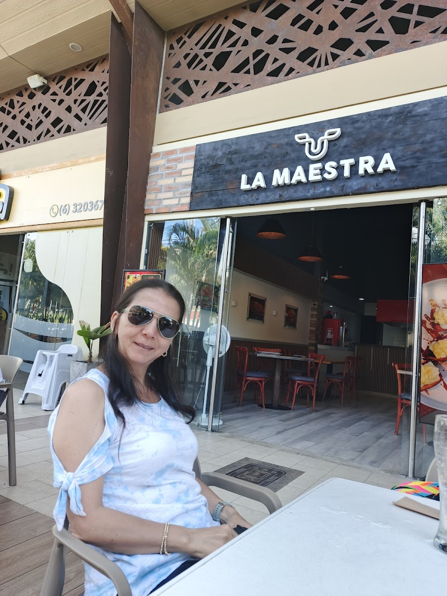 La Maestra Photo 8