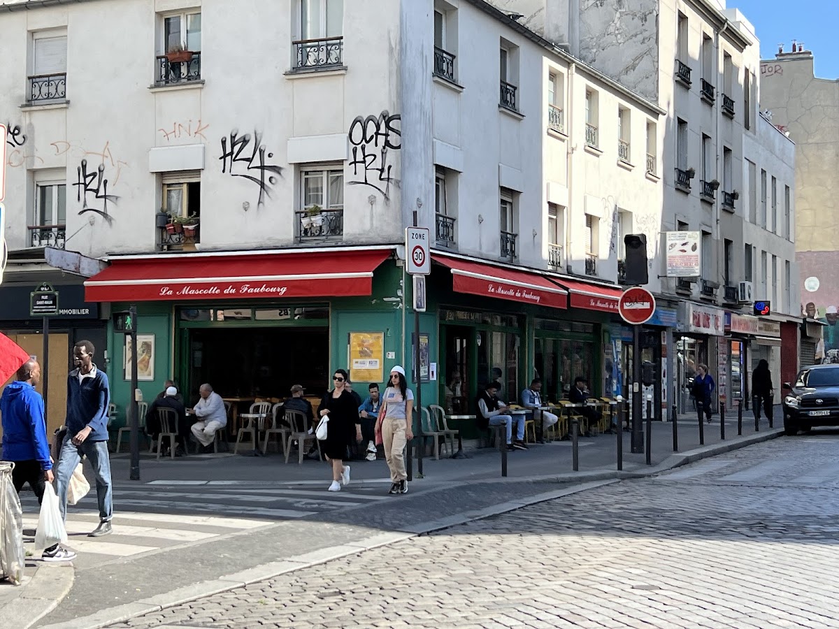 La Mascotte Du Faubourg