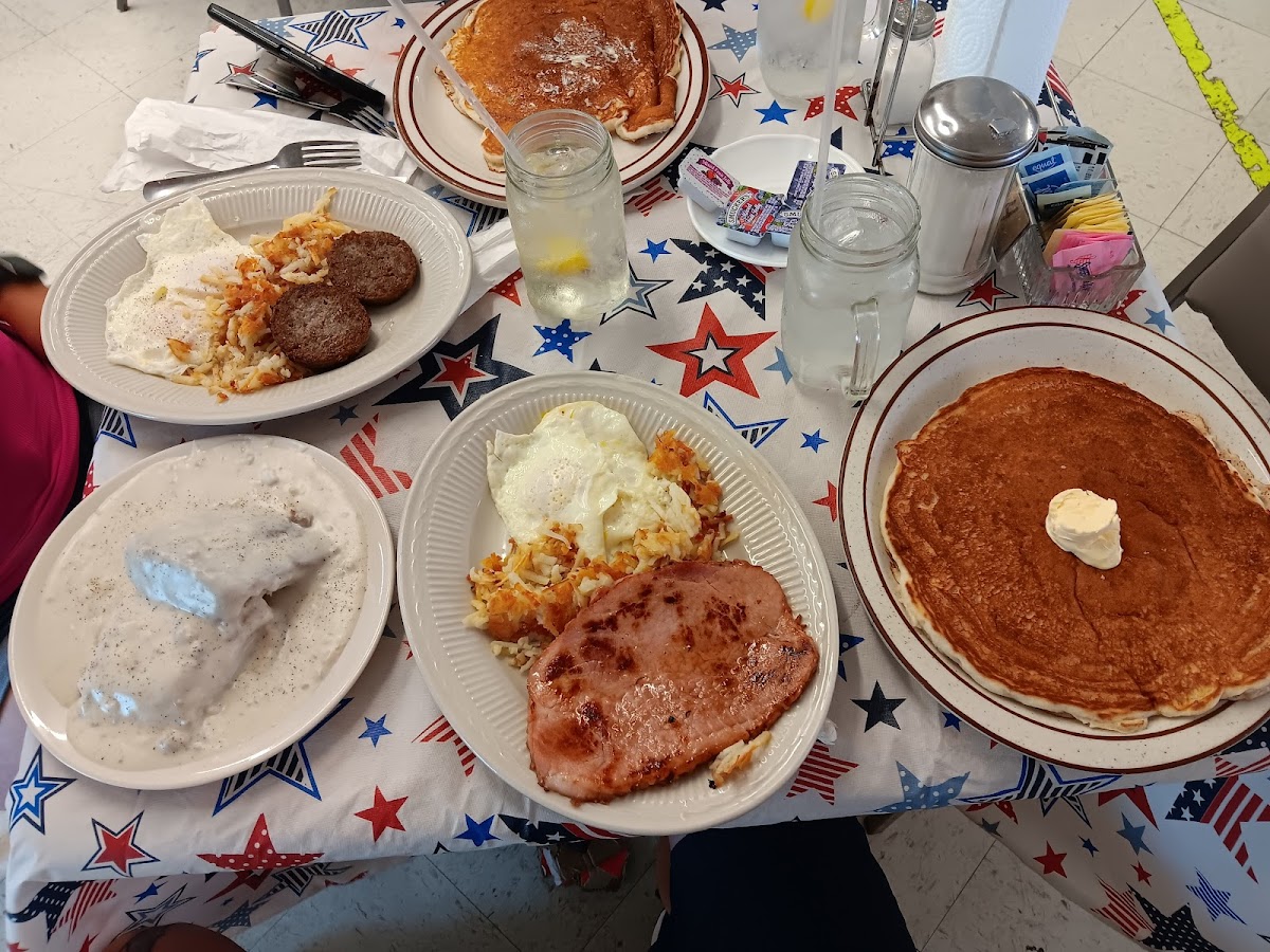 Hometown Diner Photo 2