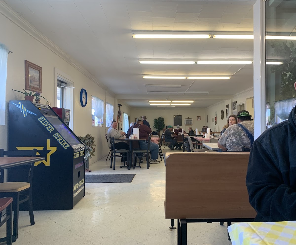 Hometown Diner Photo 3
