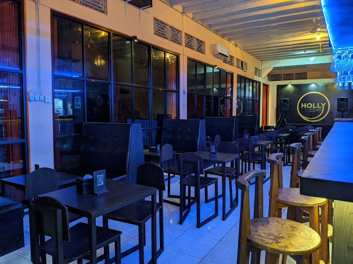 HOLLYBAR Photo 3