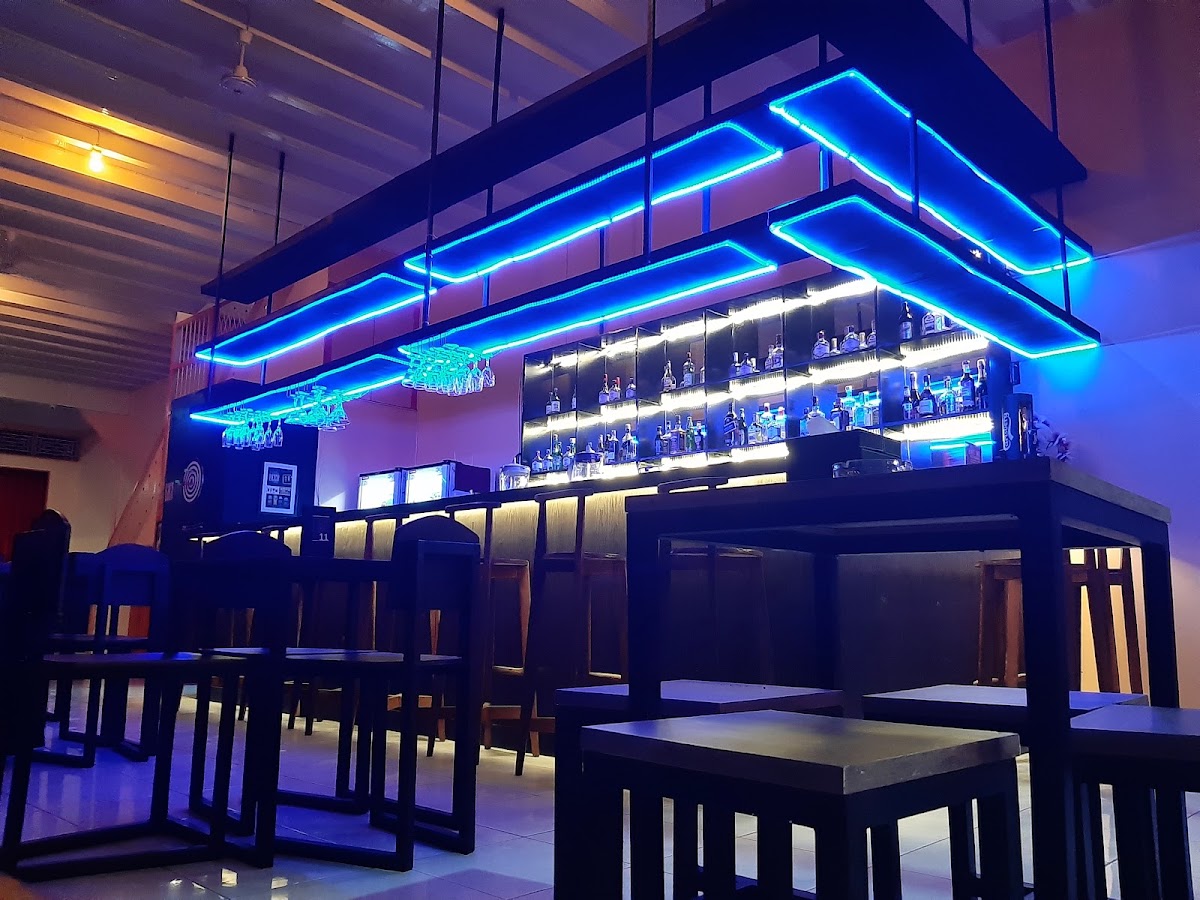 HOLLYBAR Photo 4