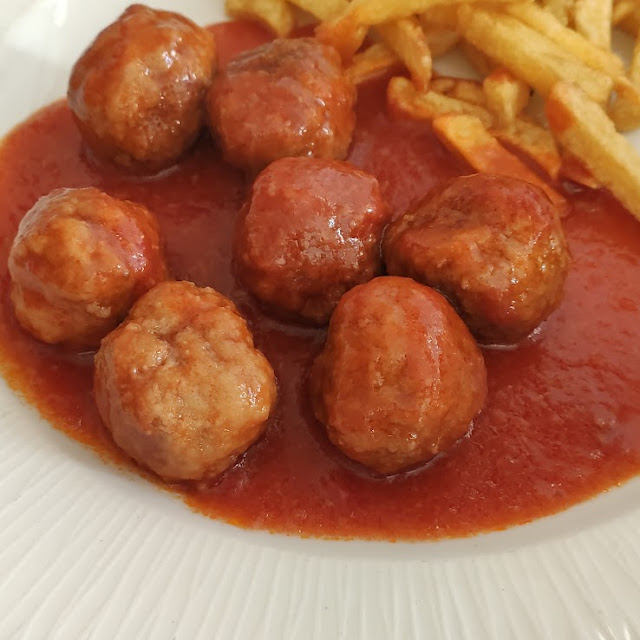 Albóndigas Con Tomate