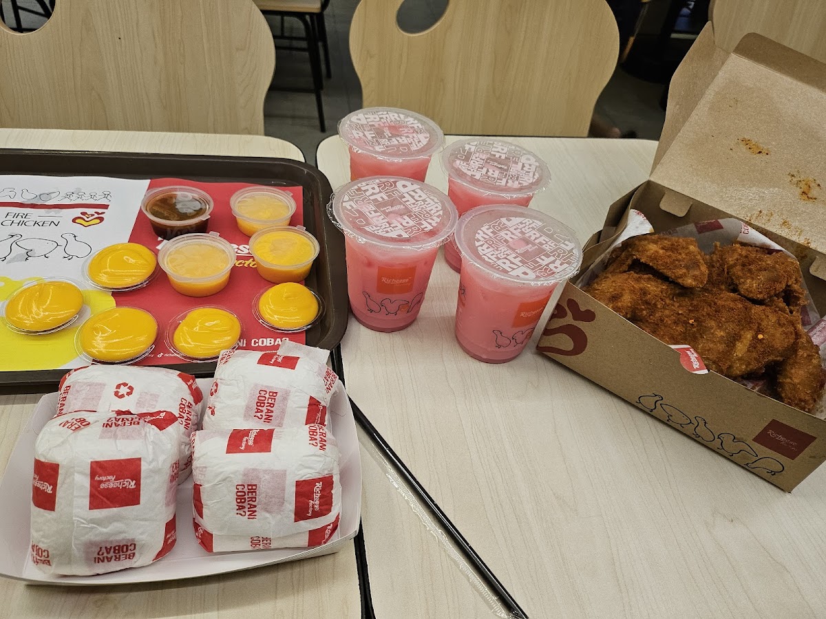 Richeese Factory Graha Raya Photo 5
