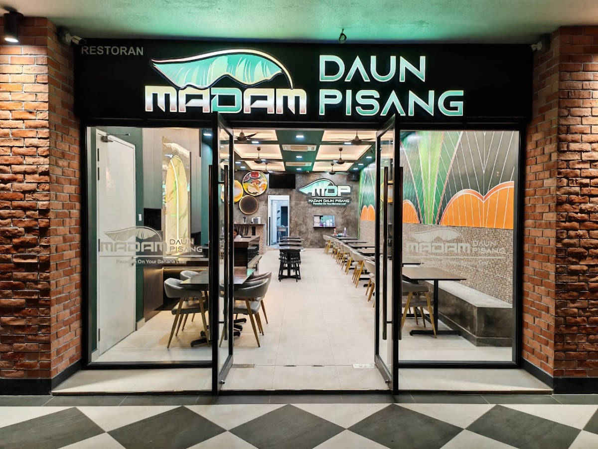 Madam Daun Pisang Gamuda garden