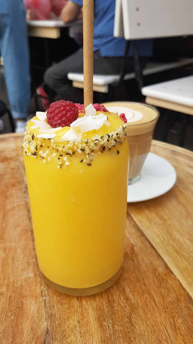 Plants & Cakes - Raw Cakery & Juice bar Photo 10