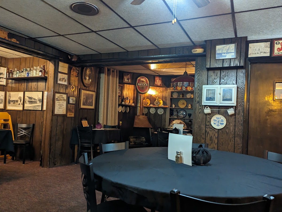 Ye Olde Hotel Bar & Restaurant Photo 4