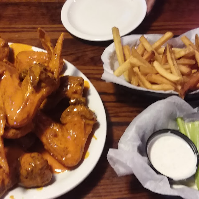 Buffalo Wings & Fries