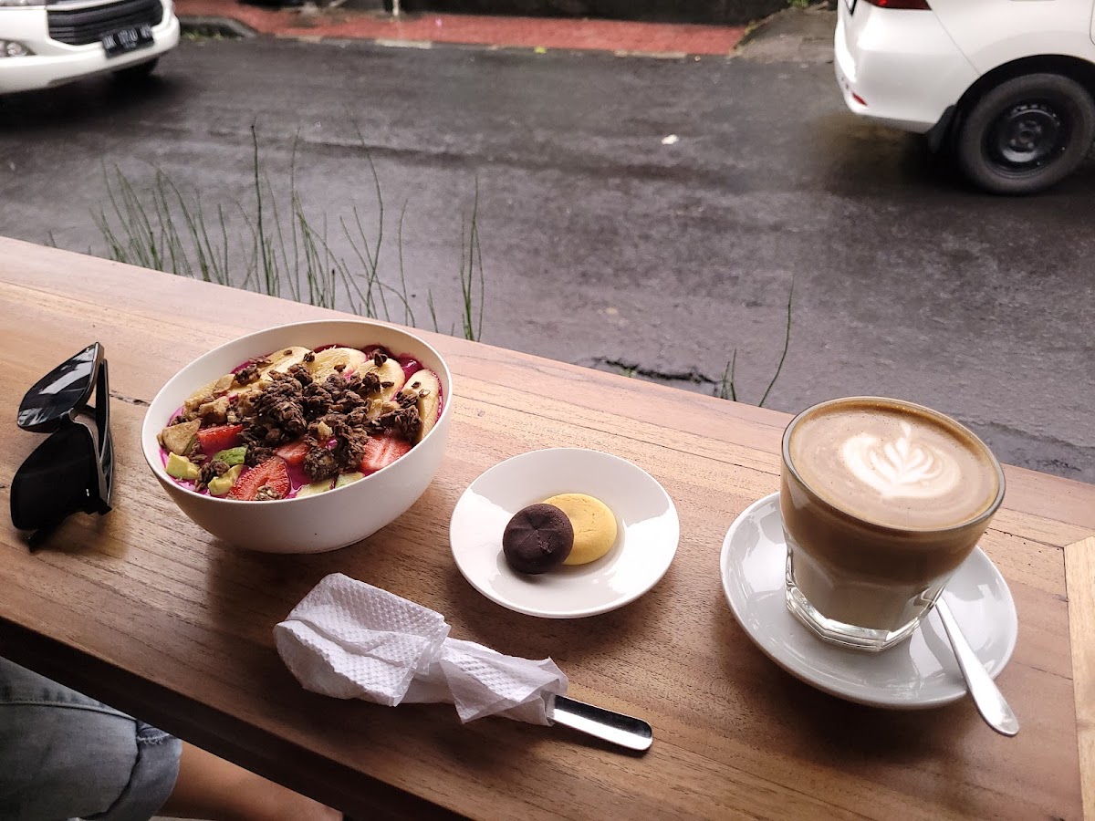 Warung Buana coffee and cocktail Photo 6