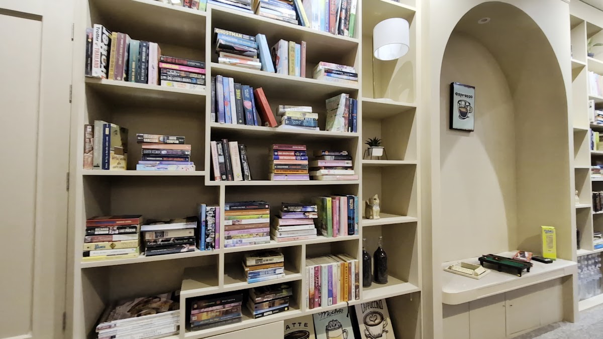 THIS IS A BOOK CAFE Photo 2
