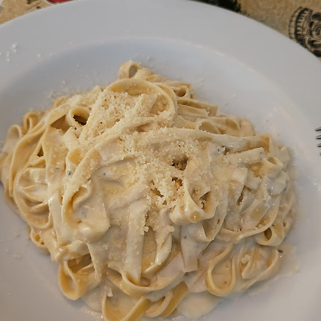 Fettuccine Alfredo with Chicken Garlic