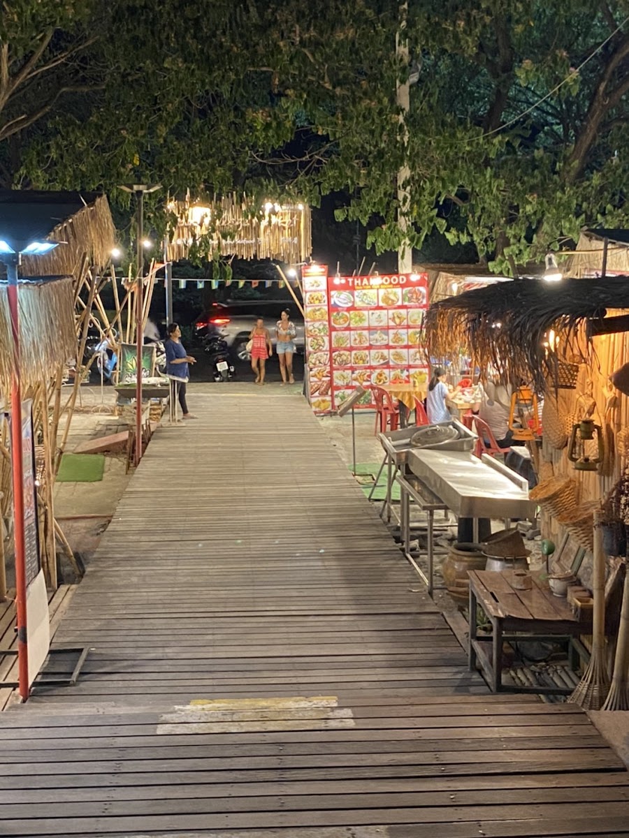 Chaweng Night Market Food Center