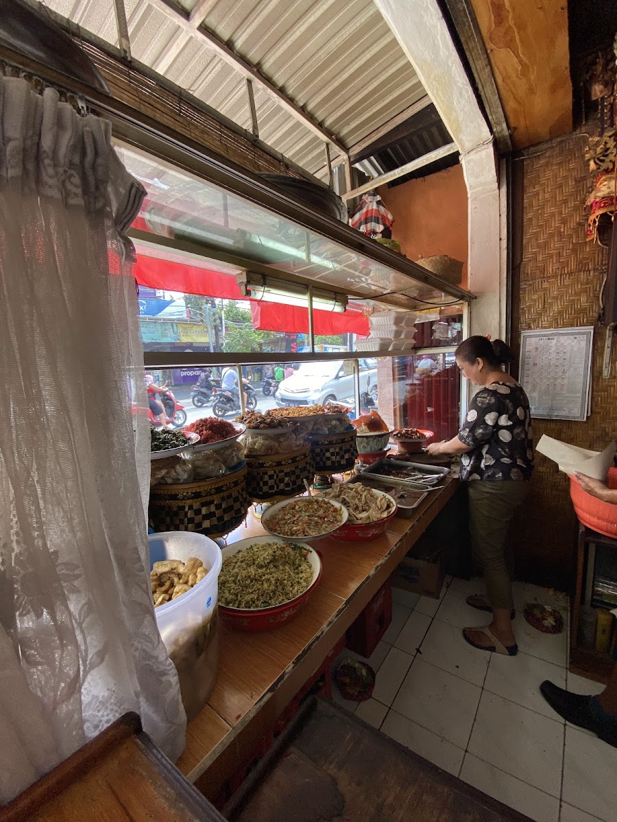 Warung babi guling sarinadi