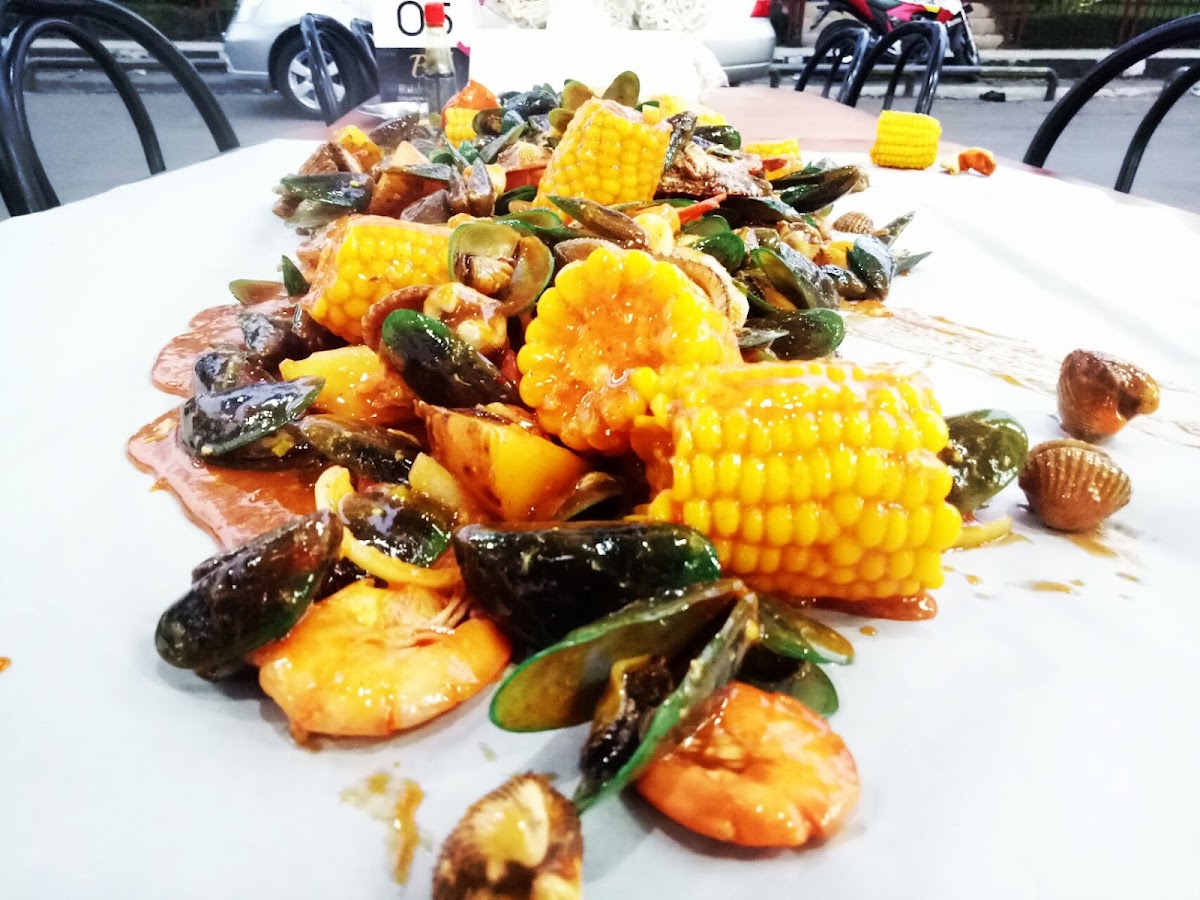 Seafood Ali Action Photo 3