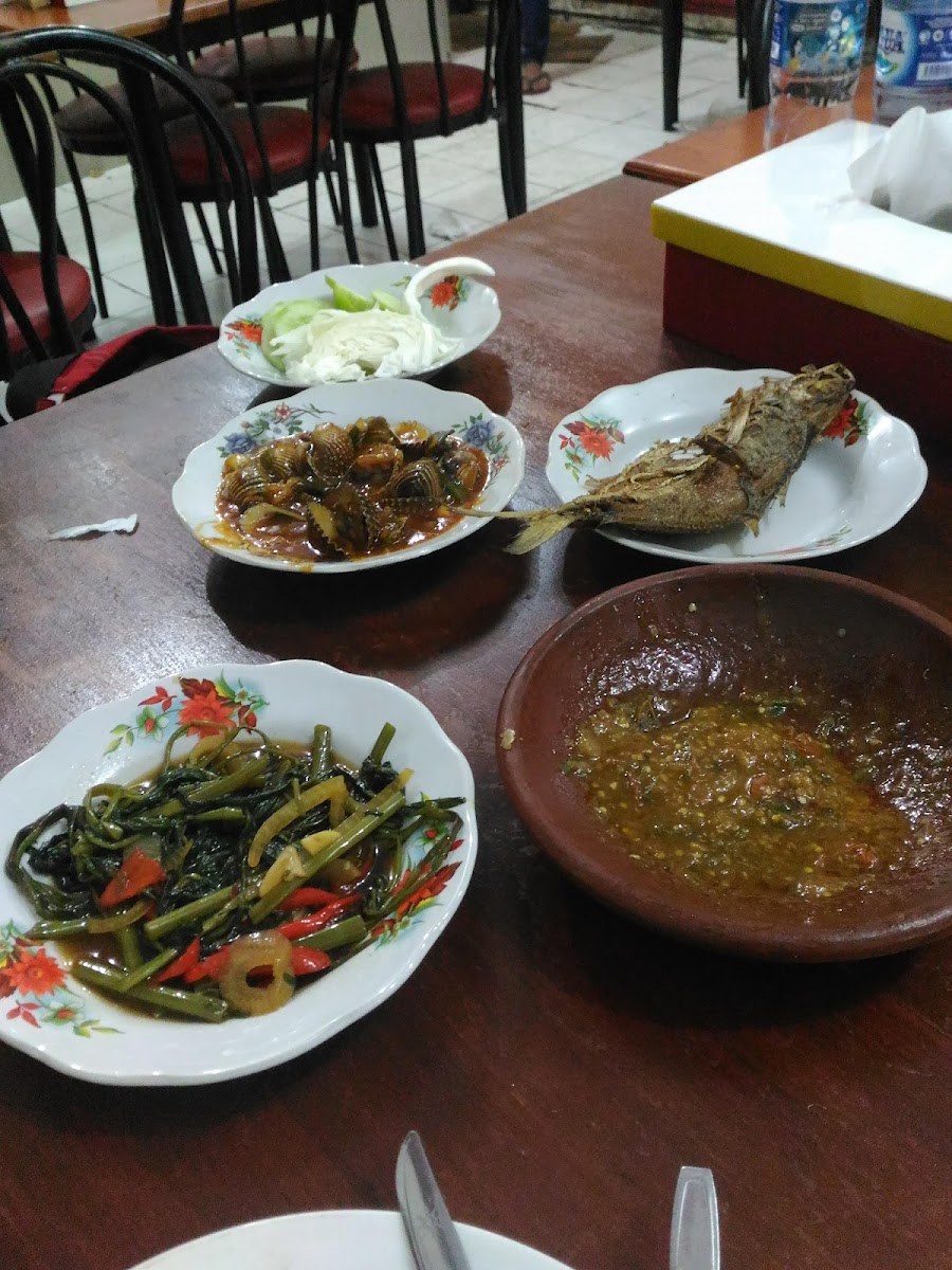 Seafood Ali Action Photo 7