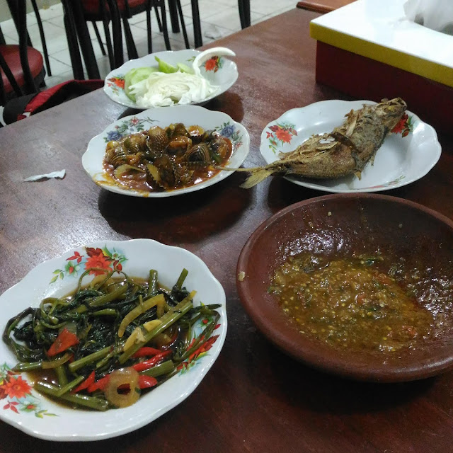 Kerang Asam Manis Tumis Kangkung Dan Ikan Kembung