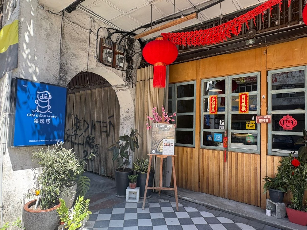 De Cafe & Rest House