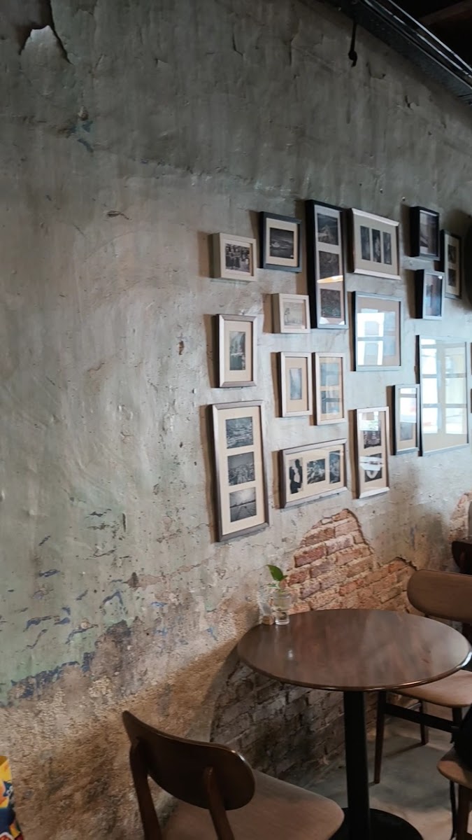De Cafe & Rest House Photo 2
