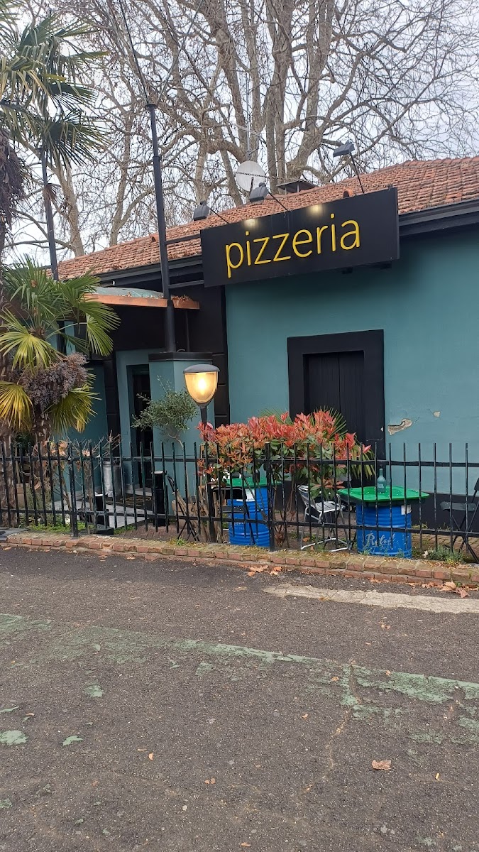 Cristian Pizza Restaurant Photo 2