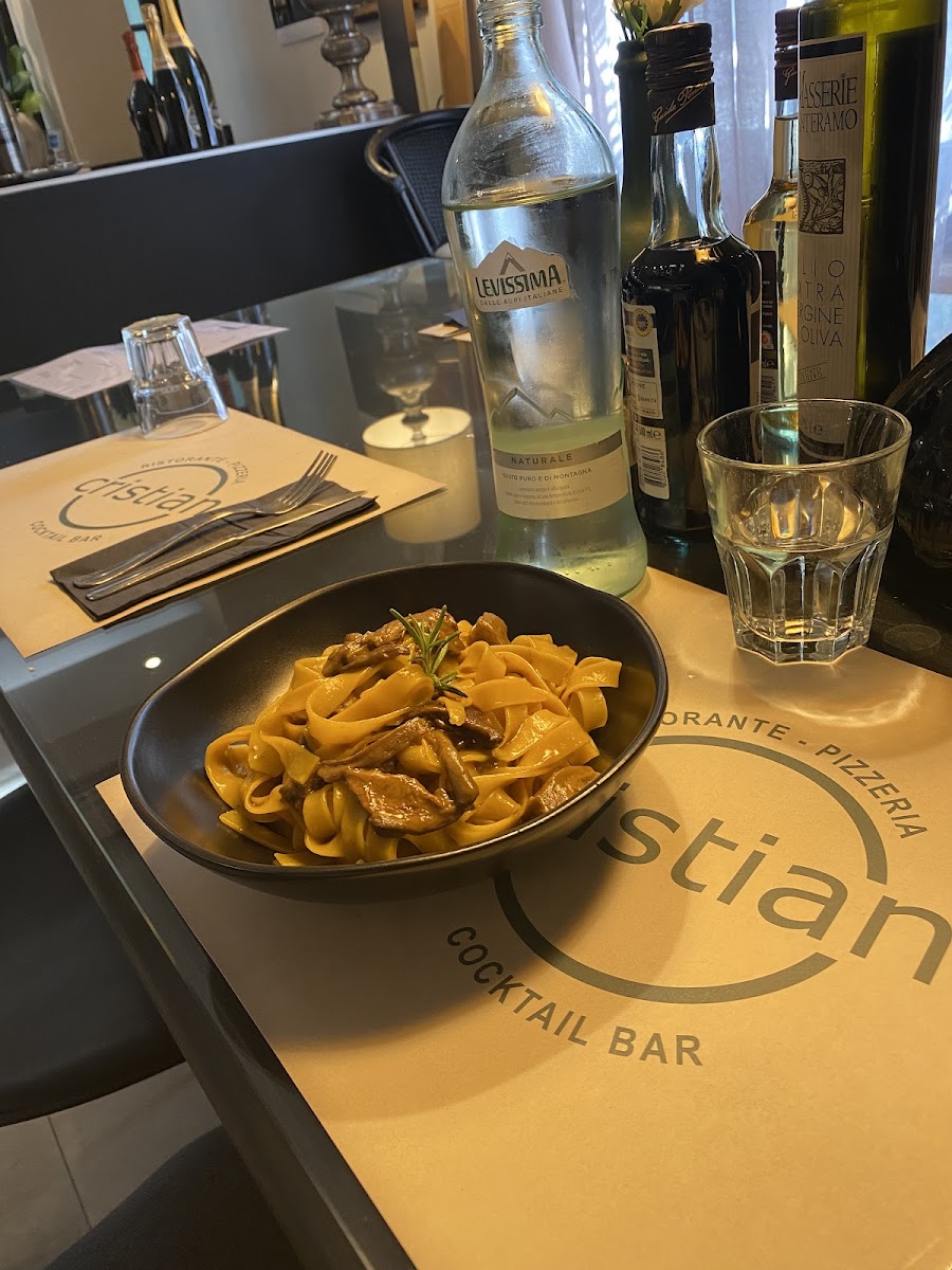Cristian Pizza Restaurant Photo 3