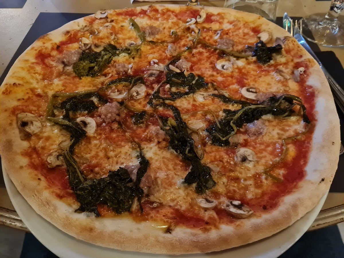 Cristian Pizza Restaurant Photo 4