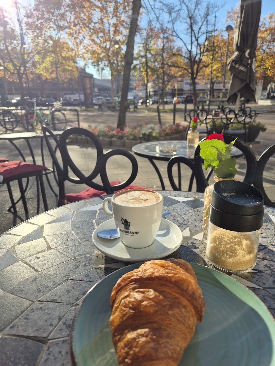 Café Roberta Photo 3