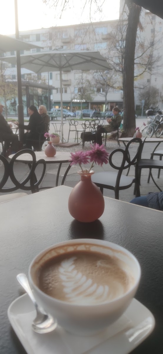 Café Roberta Photo 8