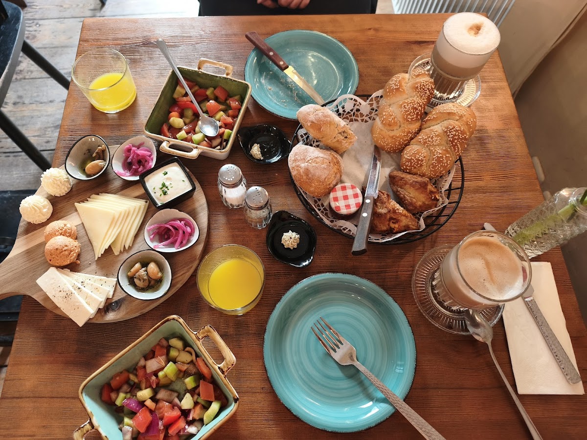 Konditush - The Breakfast Club Photo 3