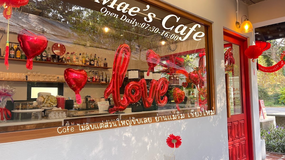 Mae's Cafe Coffee & Bakery