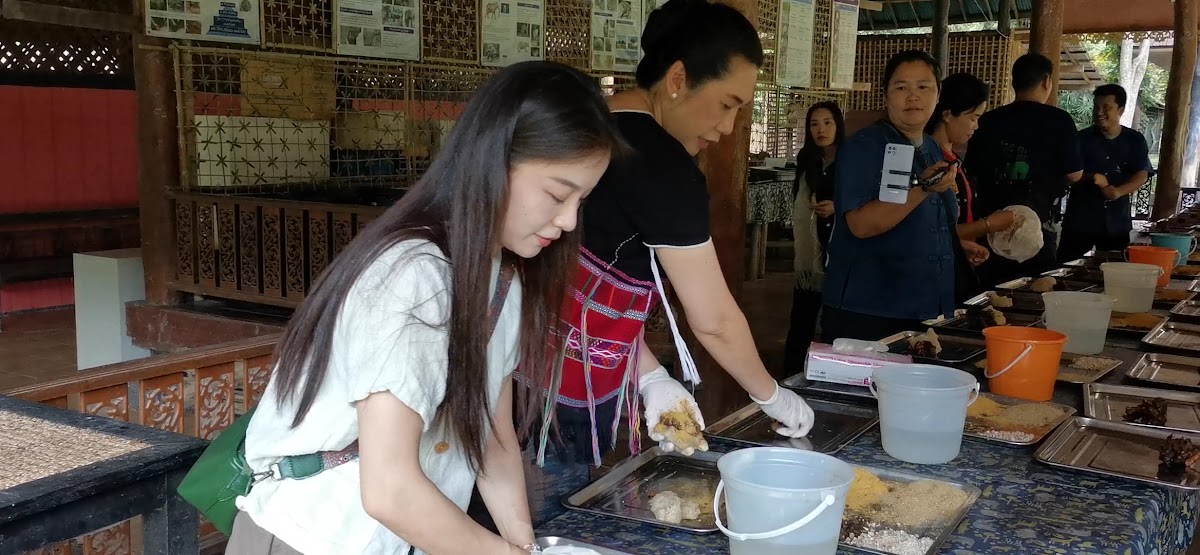 Mae's Cafe Coffee & Bakery Photo 2