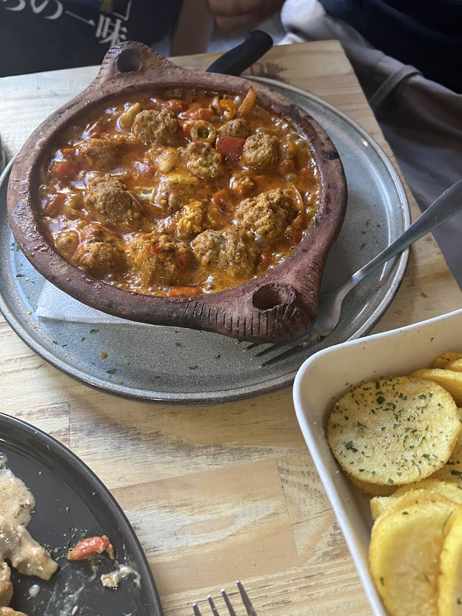 Bravas Restaurant Photo 6