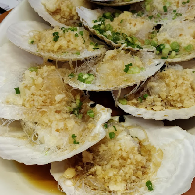 Steamed Scallop with Vermicelli and Garlic