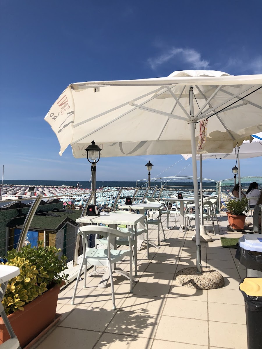 Gino's Bar