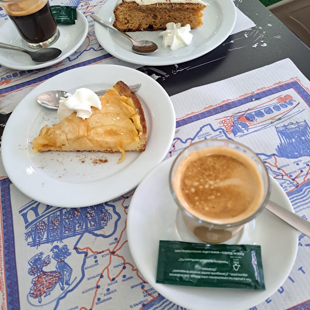 Tarta de Manzana Y Cafe