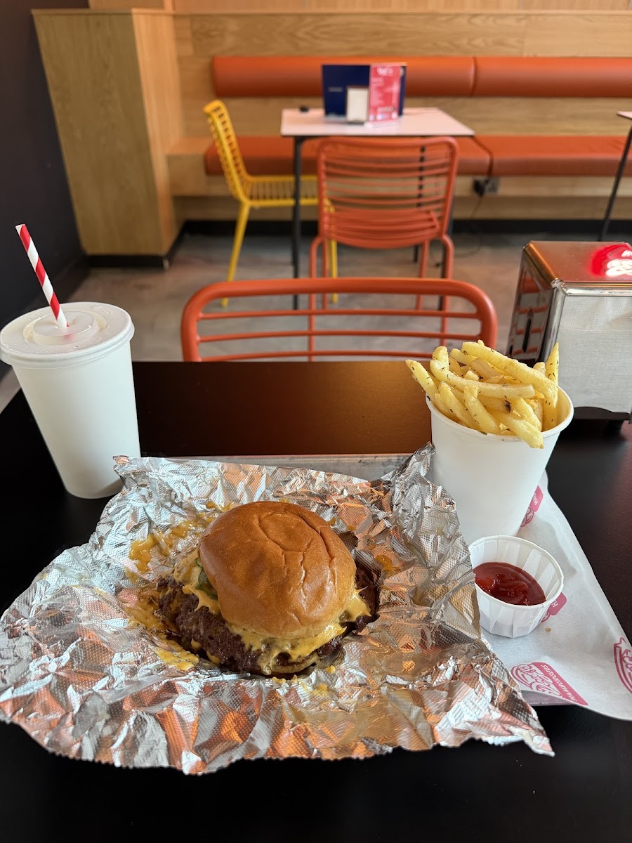 Doug's Hamburgers Photo 8