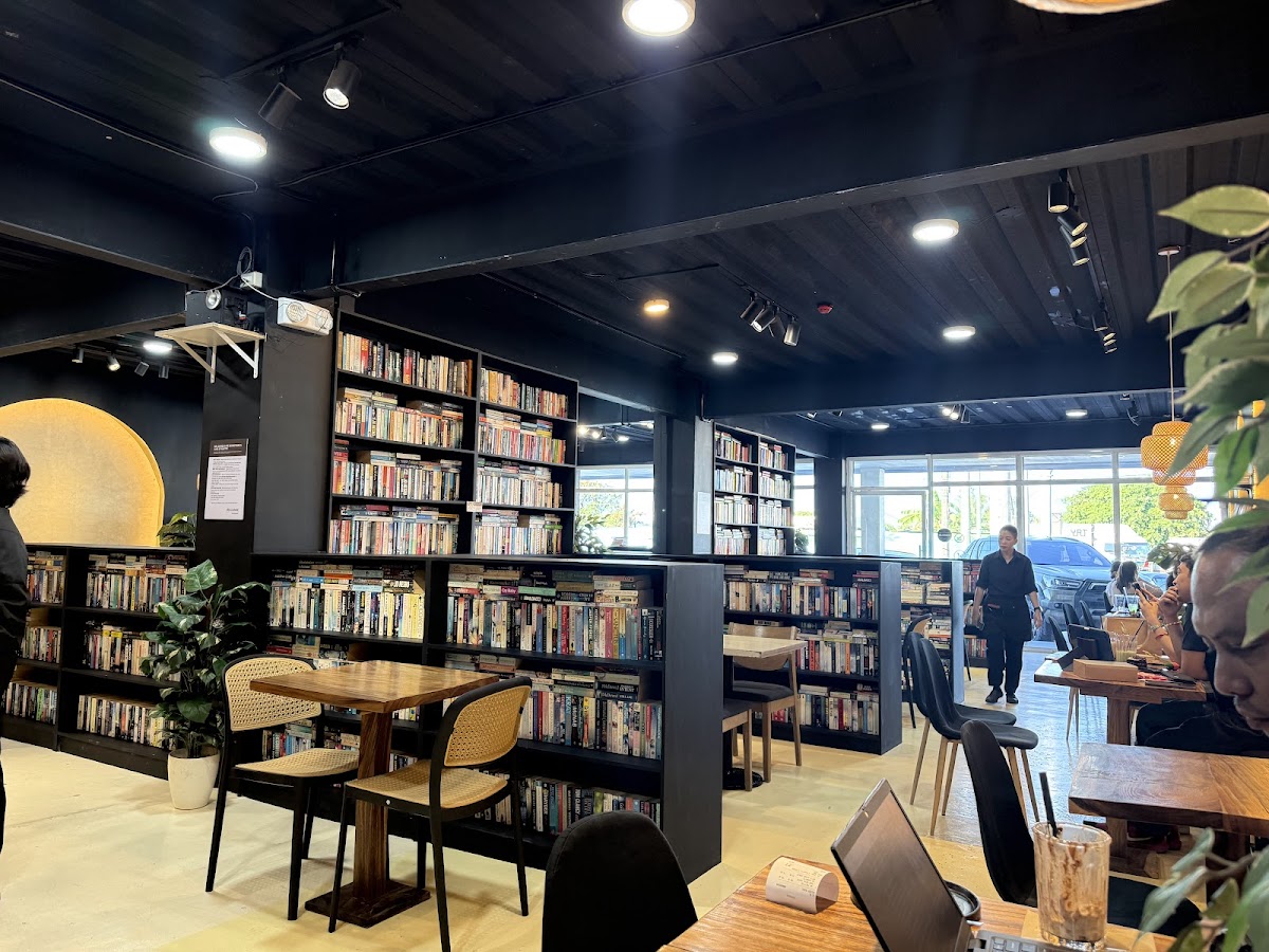 NB Lounge Cafe Bookstore