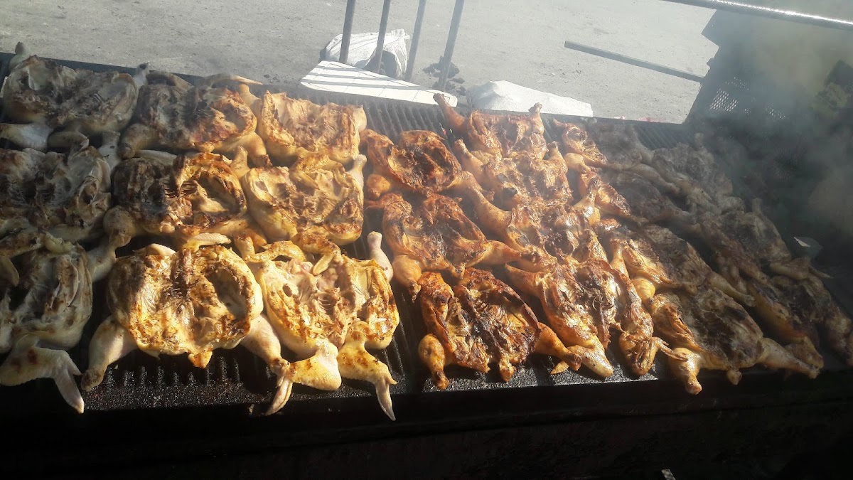 Pollos y Carnes Asadas 'Santos' Photo 3
