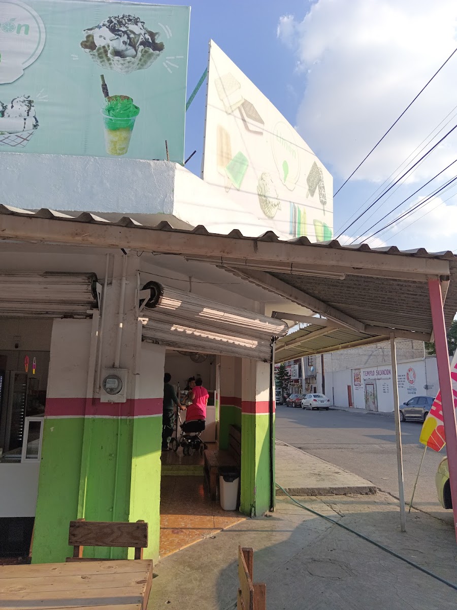 Limón Paletería y Helados Photo 3