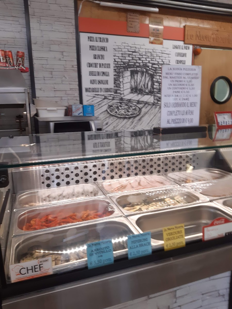 La Nuova Pizzeria Photo 6