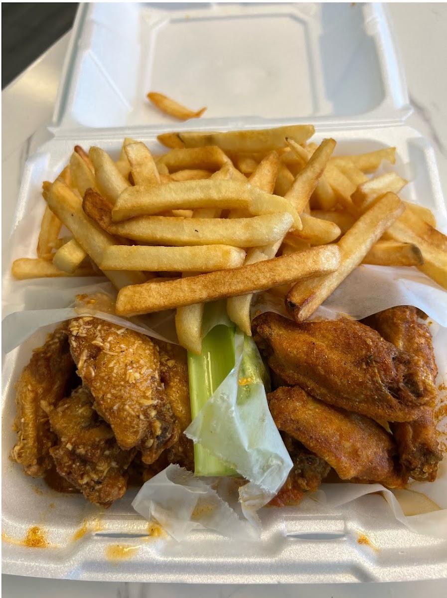 M TOWN WING Photo 4