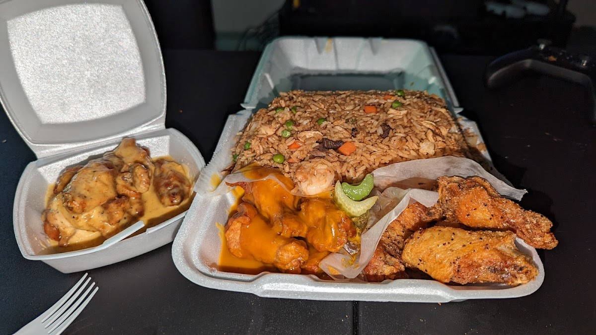 M TOWN WING Photo 6
