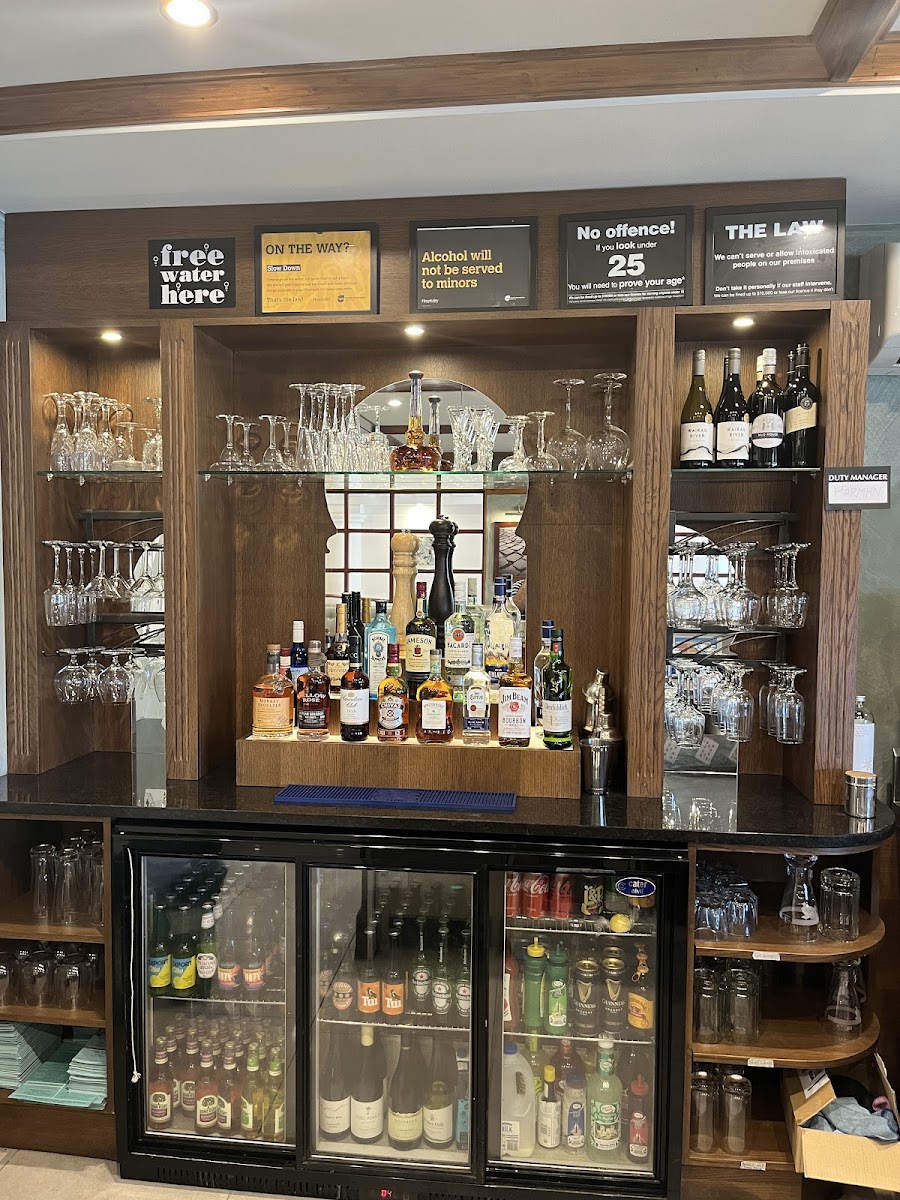 87 Dealers Cafe, Bar & Eatery Photo 4