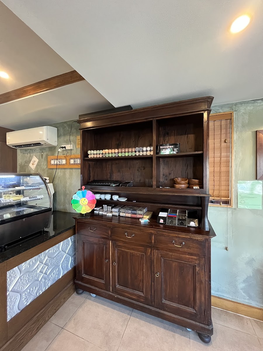 87 Dealers Cafe, Bar & Eatery Photo 7