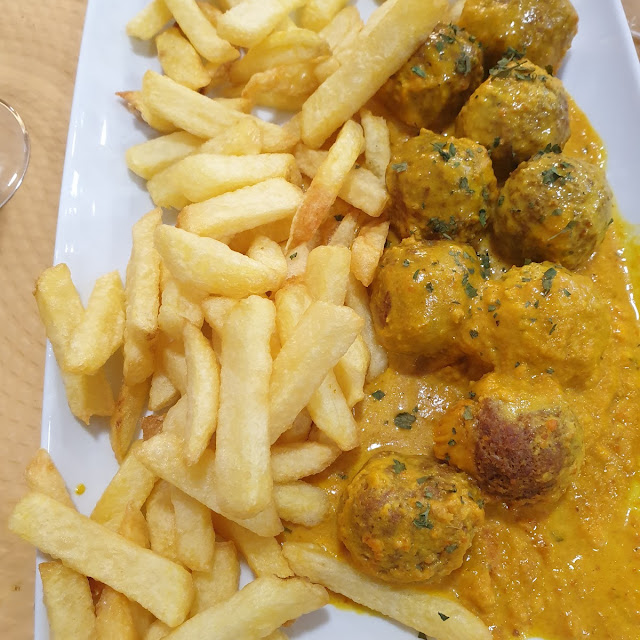 Albóndigas Con Salsa de Almendras